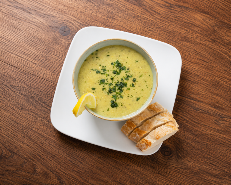 Gerstensuppen mit Hähnchen